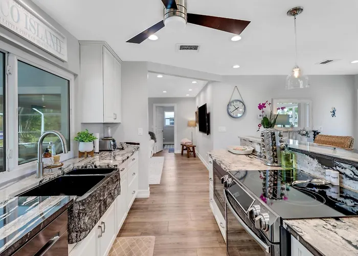 Inviting Lakeview Home L Pool L Close To Beaches